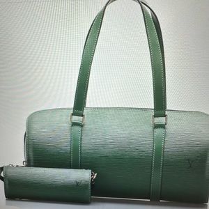 - Louis Vuitton Papillon Epi Green Leather Shoulder Bag with Matching Poch…
